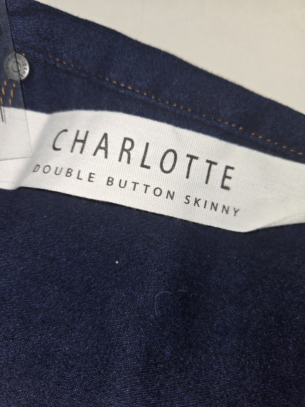 Tahari Dark Indigo Skinny Jeans- Double Button Women Size 4 NWT - Picture 9 of 13